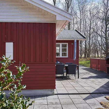 4 Person In Ronne-by Traum