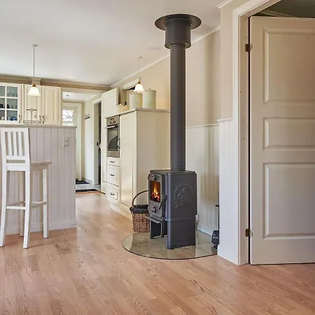 4 Person In Ronne-by Traum * Rønne