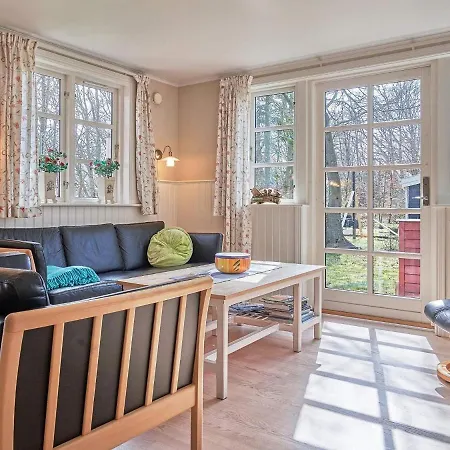 4 Person In Ronne-by Traum